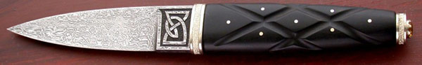 Another view of the Damascus Sgian Dubh with Celtic knotwork